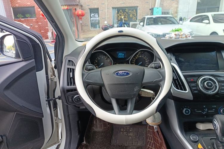 Used Ford Focus 2018 Hatchback Classic 1.6L Automatic Comfort Plus SmartDrive Edition Steering Wheel