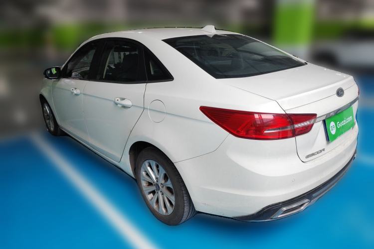 Used Ford Escort 2015 1.5L Automatic Fashion Model
