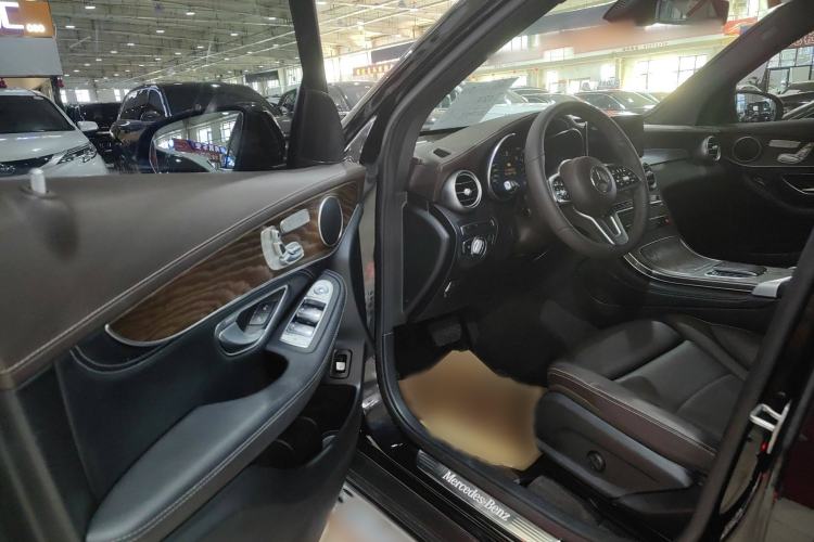 Used Mercedes-Benz GLC 2020 Facelift GLC 300 L 4MATIC Dynamic Edition
