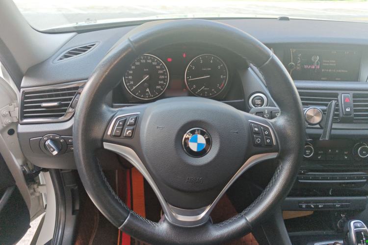 Used BMW X1 2015 sDrive18i Leading Edition
