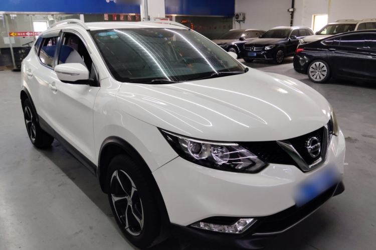 Used Nissan Qashqai 2016 2.0L CVT Elite Edition Front Right 45 Deg