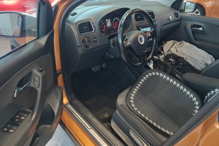 Used Volkswagen Polo 2016 1.6L Cross Polo Automatic
