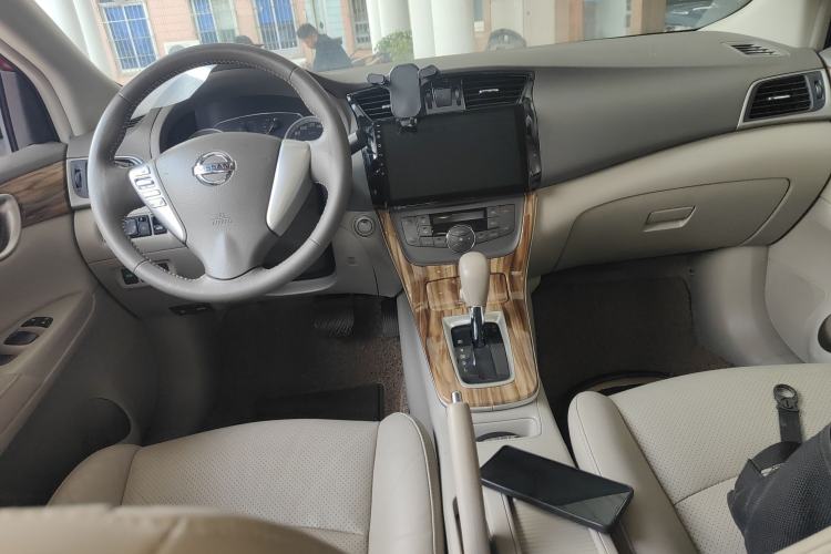 Used Nissan Sylphy 2012 1.8XL CVT Luxury Edition Center Console