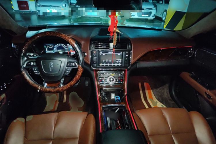 Used Lincoln Continental 2018 2.0T Two-Wheel Drive Deluxe Edition Center Console