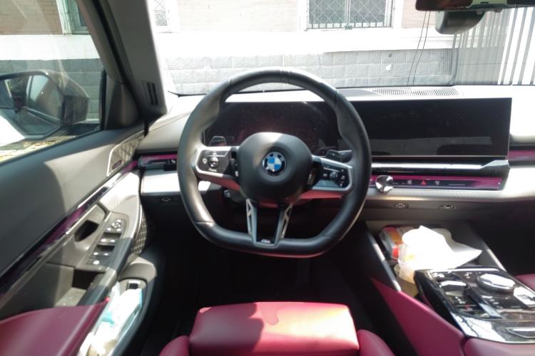 Used BMW 5 Series 2024 525i M Sport Package Steering Wheel