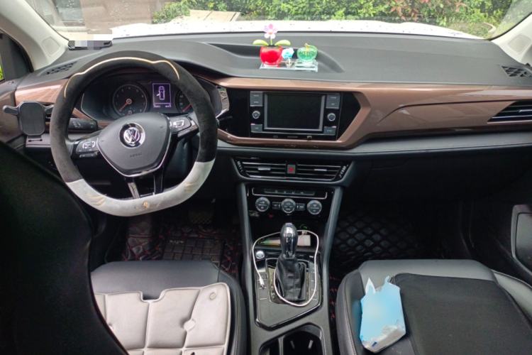 Used Volkswagen Tharu 2019 280TSI Two-Wheel Drive Comfort Edition China V Standard Center Console