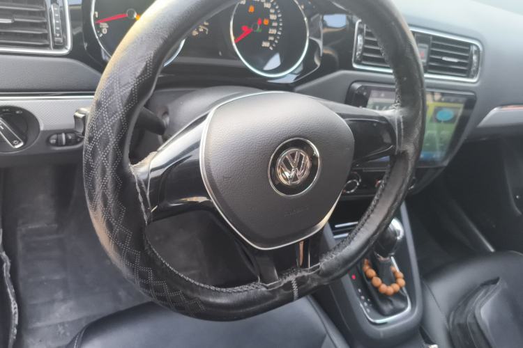 Used Volkswagen Sagitar 2015 1.6L Automatic Comfort Model Steering Wheel