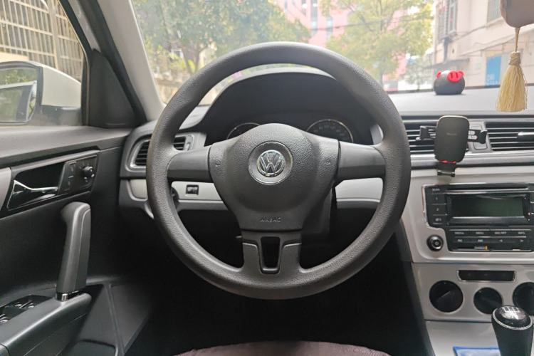 Used Volkswagen Gran Lavida 2013 1.6L Manual Comfort Model

