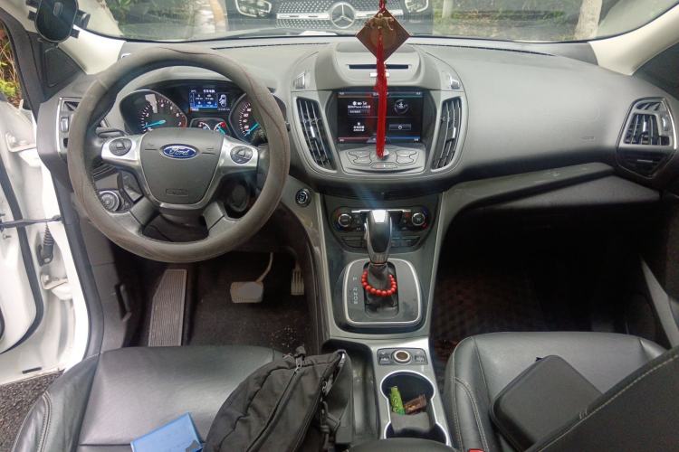 Used Ford Kuga 2015 1.5L GTDi Four-Wheel-Drive Elite Model Center Console