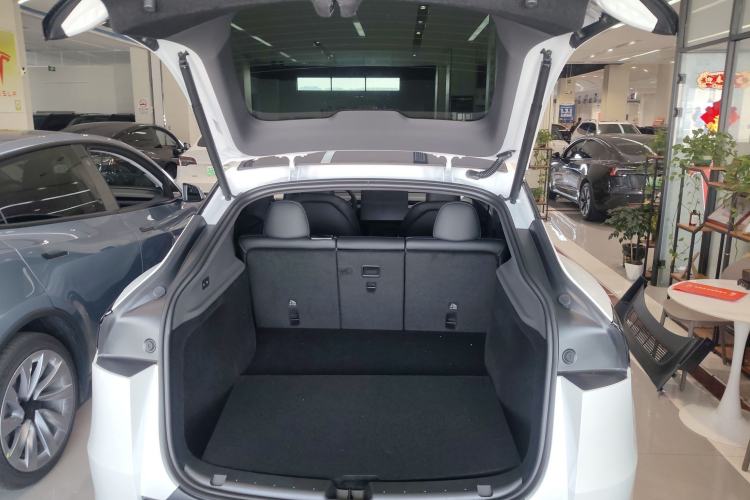 Used Tesla Model Y 2025 Rear-Wheel-Drive Version
