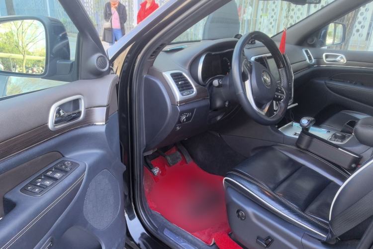 Used Jeep Grand Cherokee 2015 3.6L Luxury Navigation Edition
