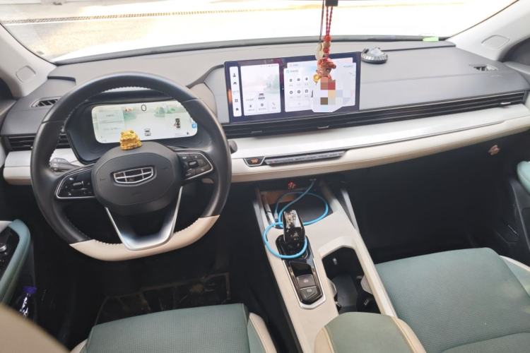 Used Geely Auto Emgrand L HiP 2022 1.5TD-DHT Pro 100KM Super Rui Center Console