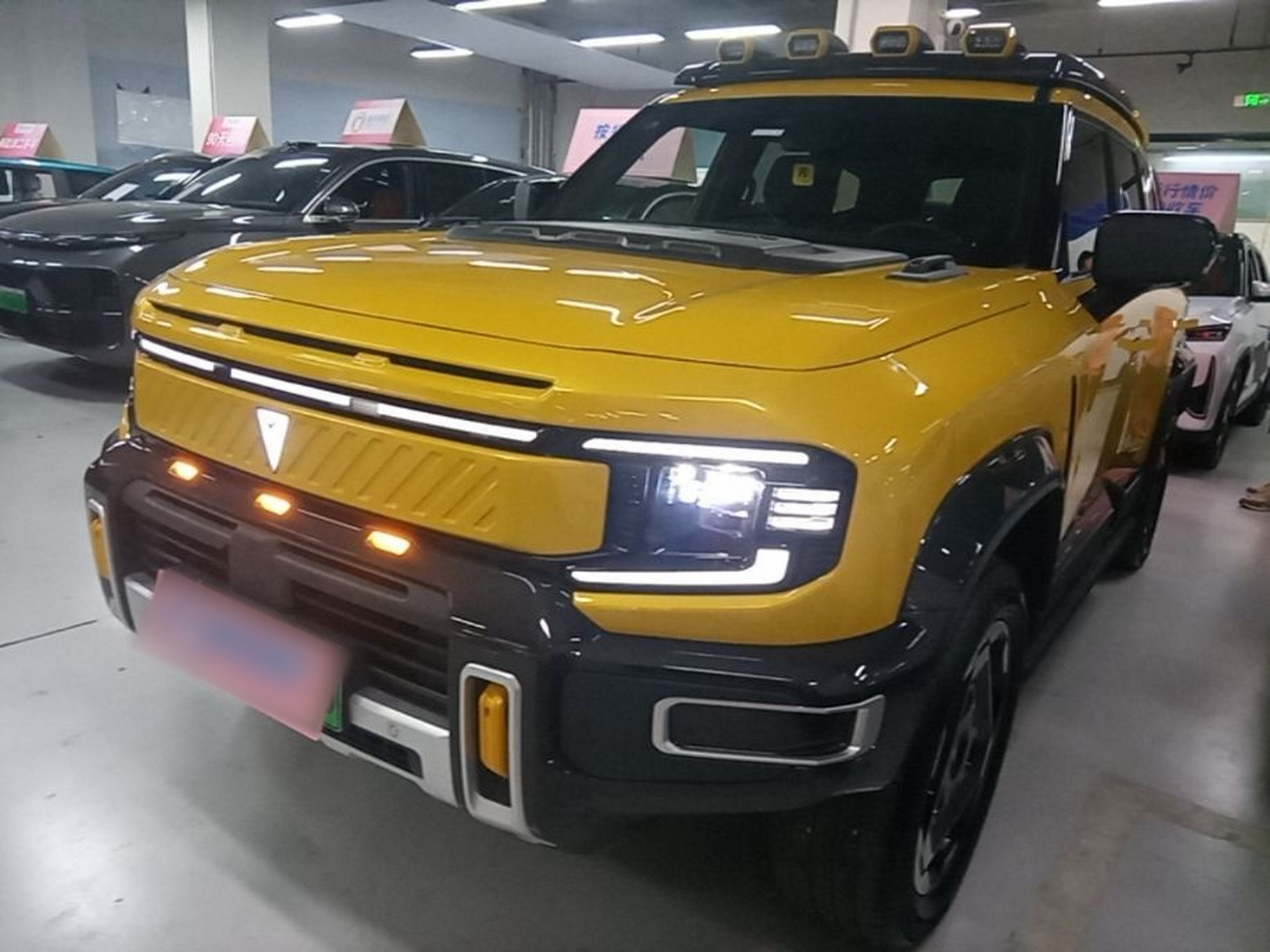 Под передней частью автомобиля