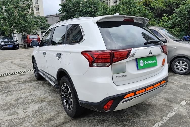 Used Mitsubishi Outlander 2019 2.4L 4x4 Zhi Xiang Edition 7 Seats China VI Standard