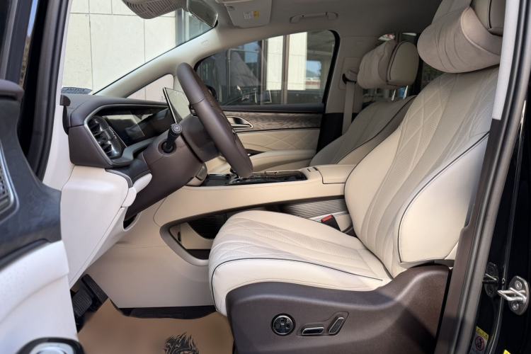 Used Denza D9 2024 DM-i 1050 Luxury Model