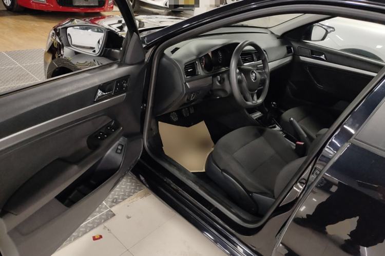 Used Volkswagen Lavida 2015 1.6L Manual Fashion Edition