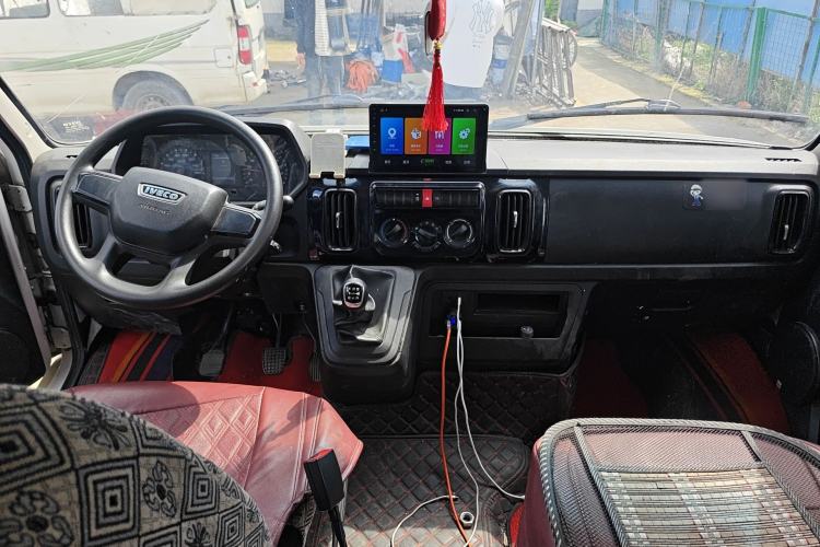 Used Iveco Daily 2023 2.5T A37M1 Long Wheelbase Mid-Roof Dual-Tire Side-Sliding Doors 5-9 Seats