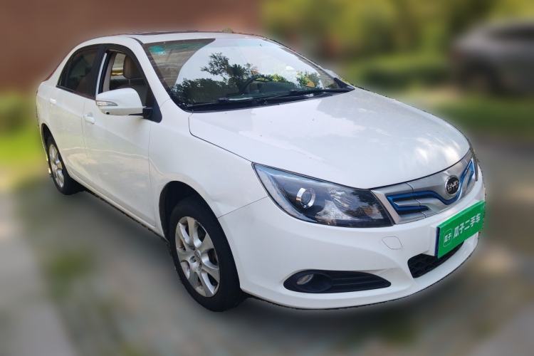 Used BYD e5 2017 300 Prestige Edition Front Right 45 Deg