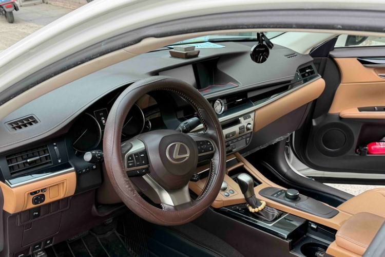 Used Lexus ES 2015 200 Elite Edition Interior 8