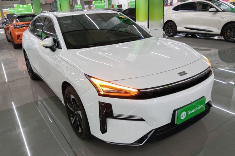 Used Geely Galaxy L6 2024 125km PLUS Dragon Edition Front Right 45 Deg