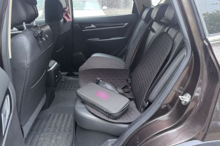 Used Dongfeng Aeolus AX7 2015 2.0L Automatic Zhiyi Trim
