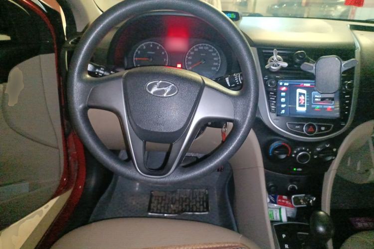Used Hyundai Verna (older generation) 2014 1.4L Automatic Smart GLS Steering Wheel