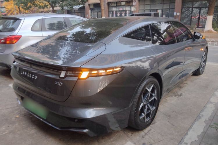 Used Lynk & Co Z10 2025 95 kWh 766 km Range Rear-Wheel Drive Max
