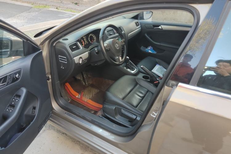 Used Volkswagen Sagitar 2014 1.4TSI Automatic Luxury Model Driver Seat