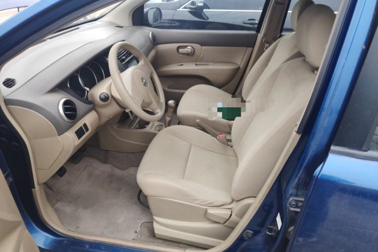 Used Nissan Livina 2010 Jingyue Edition 1.6L Manual All-Around Model
