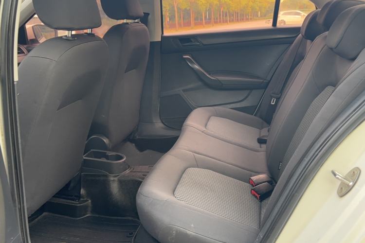 Used Volkswagen Santana 2016 1.6L Automatic Fashion Edition Interior 2