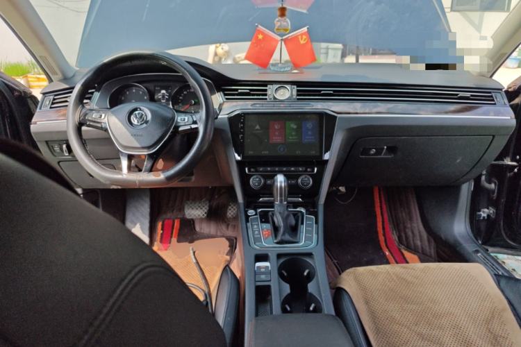 Used Volkswagen Magotan 2017 330TSI DSG Luxury Model Center Console