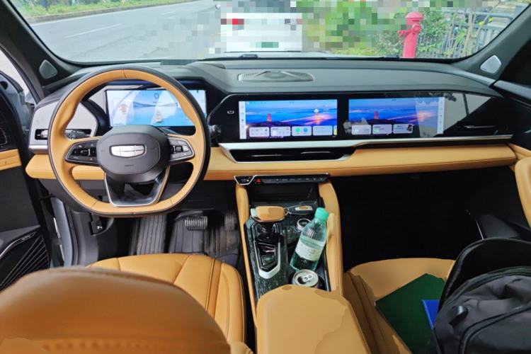 Used Geely Auto Monjaro L Extended Range Electric Version 2022 1.5T DHT Range-Extending Electric Supreme Edition Center Console