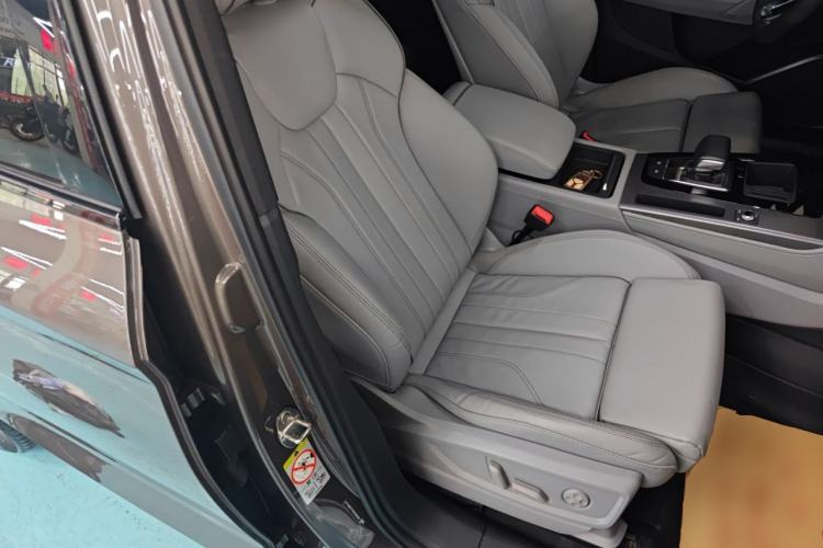 Used Audi Q5L 2023 40T Luxury Dynamic Model Right Front Seat