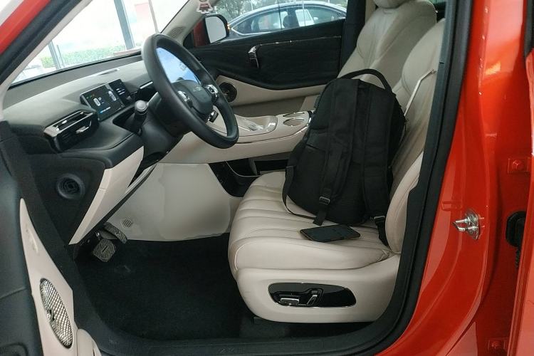 Used AION V 2024 Aion Tyrannosaurus 650 Smart Premium Edition