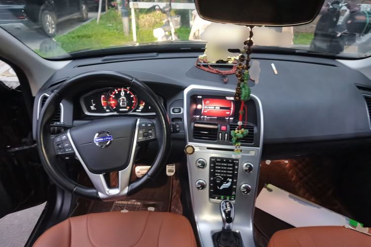 Used Volvo XC60 2017 T5 AWD Smart Upgrade Edition Center Console