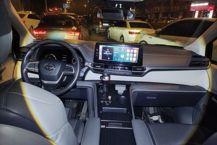 Used Toyota SIENNA 2023 2.5L Hybrid Comfort Edition