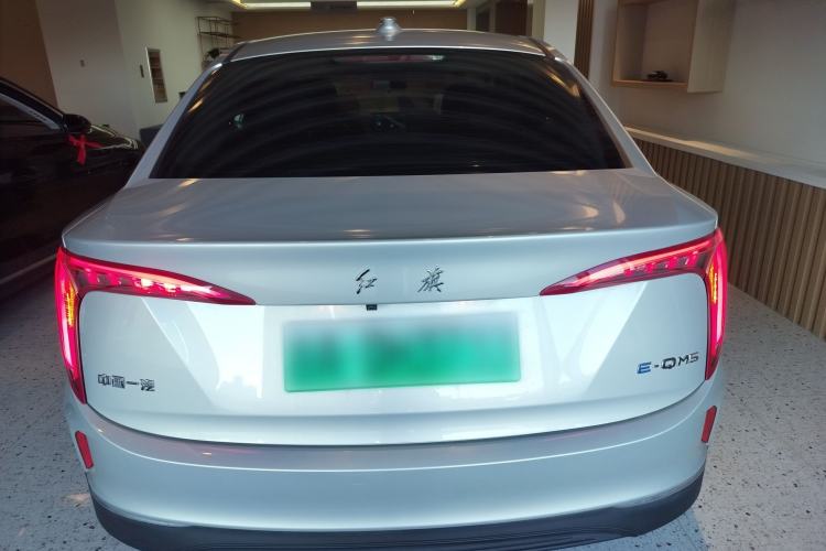 Used Hongqi E-QM5 2022 431 km Charge & Enjoy Edition