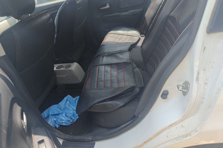 Used Venucia R50 2015 1.6L Automatic Fashion Edition
