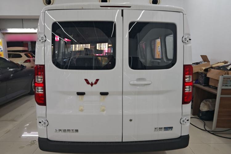Used Wuling Yangguang 2024 300KM Comfort Version Passenger Van 75kW
