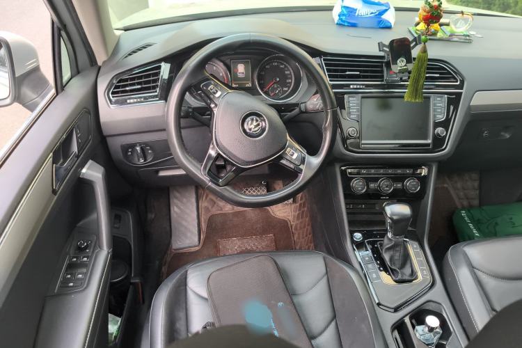 Used Volkswagen Tiguan L 2018 380TSI Automatic All-Wheel Drive Luxury Edition Steering Wheel