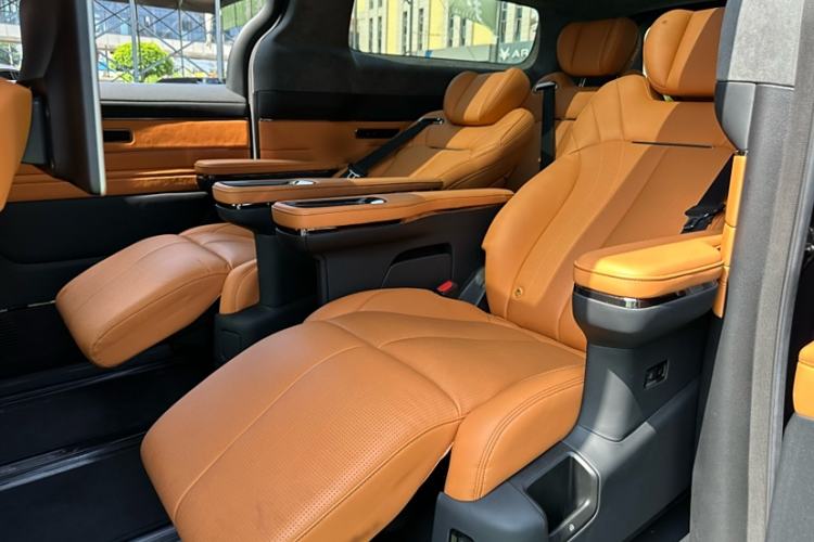 Used Geely Galaxy LEVC L380 2024 140-Degree 6-Seater All-Wheel-Drive Ultra Interior 13