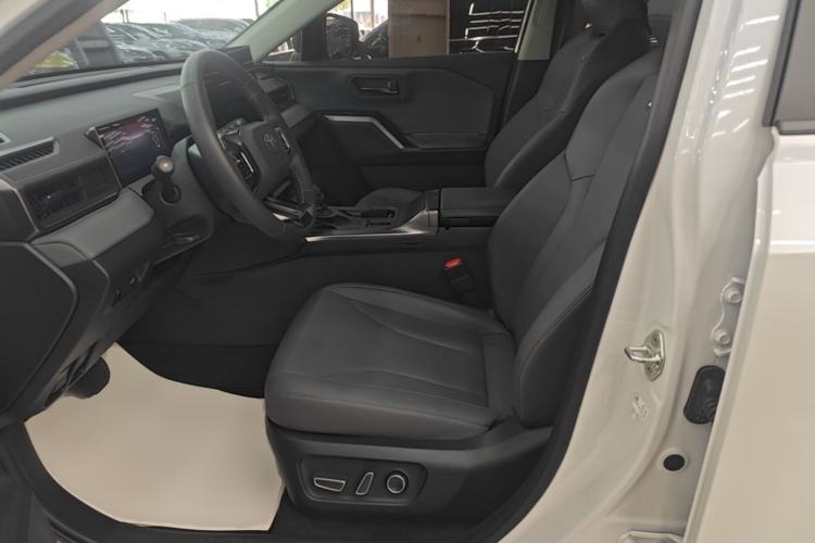 Used Toyota RAV4 2026 Model 2.0L Two-Wheel Drive Luxury Edition
