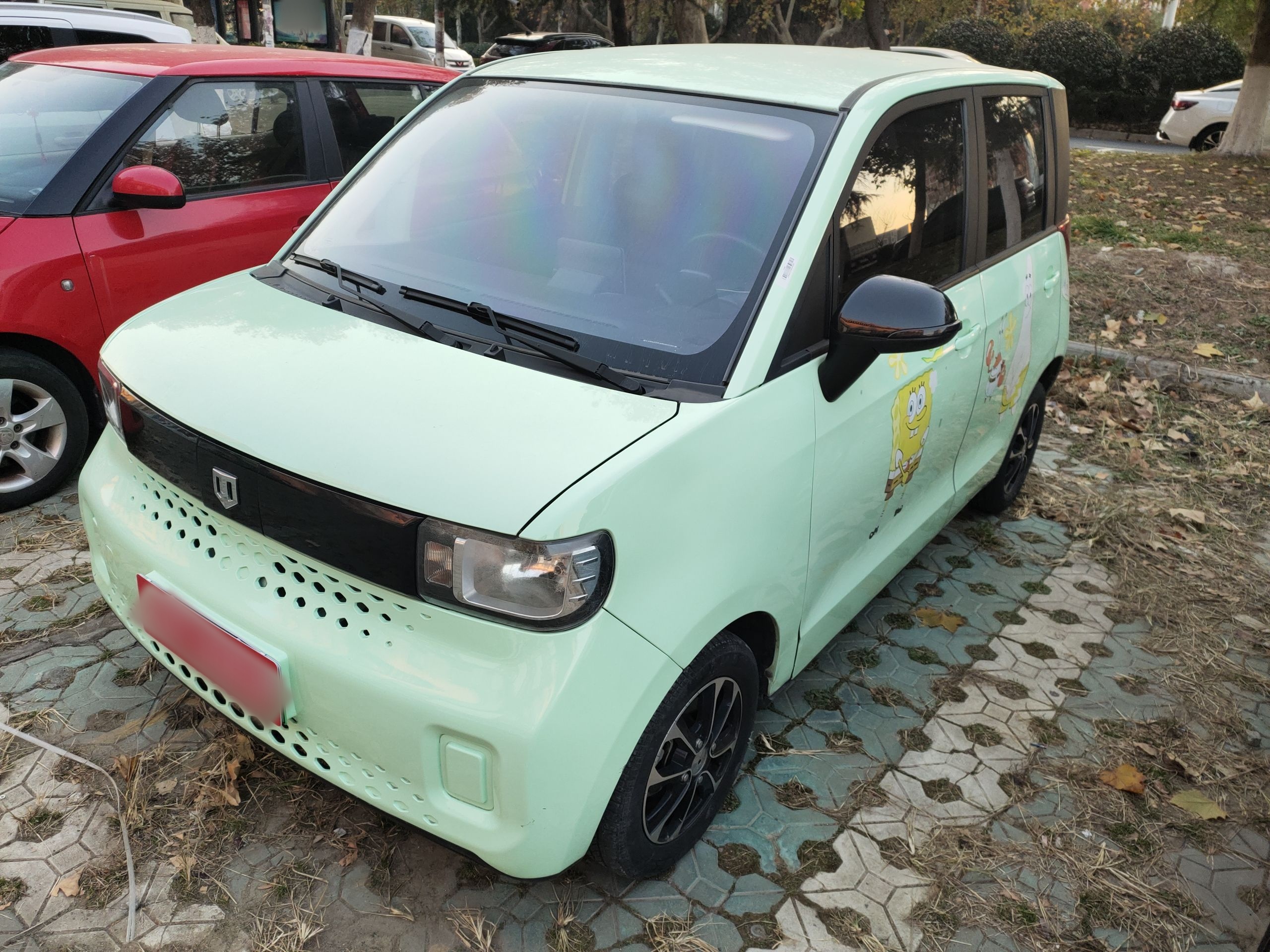 Под передней частью автомобиля