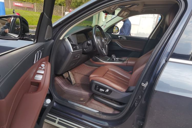 Used BMW X7 2019 xDrive40i Luxury Package with Leading Features
