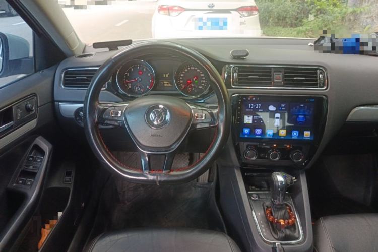 Used Volkswagen Sagitar 2017 230TSI Automatic Comfort Version Steering Wheel