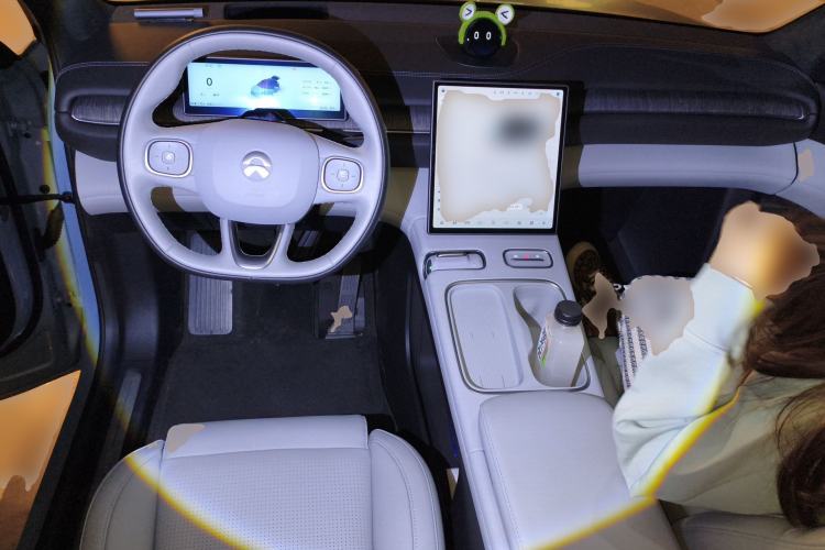 Used Nio ES6 2024 75 kWh Center Console