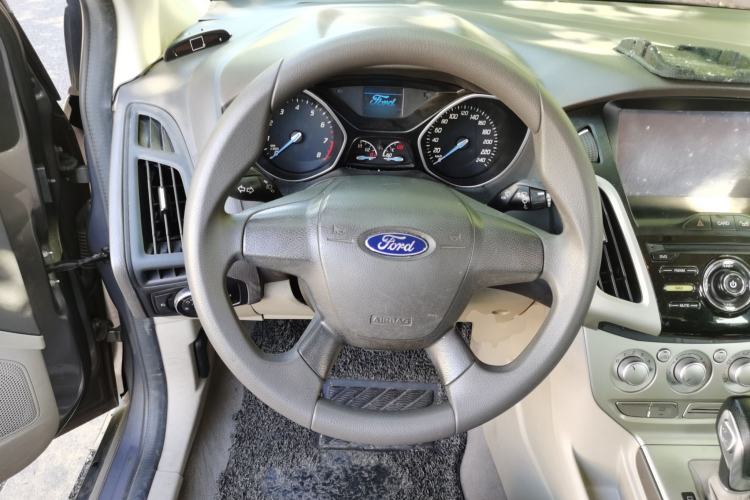 Used Ford Focus 2012 Sedan 1.6L Automatic Comfort Model Steering Wheel