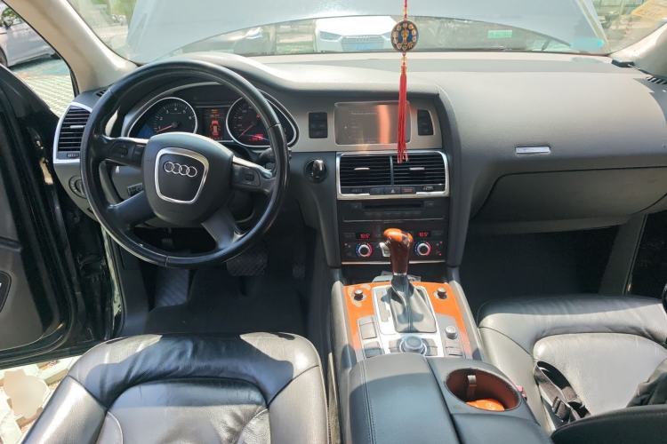 Used Audi Q7 2006 4.2 FSI quattro Technology Edition Center Console