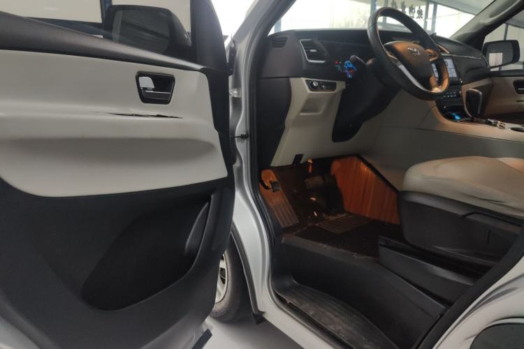 Used Huasong 7 2017 2.0T Automatic Standard Edition
