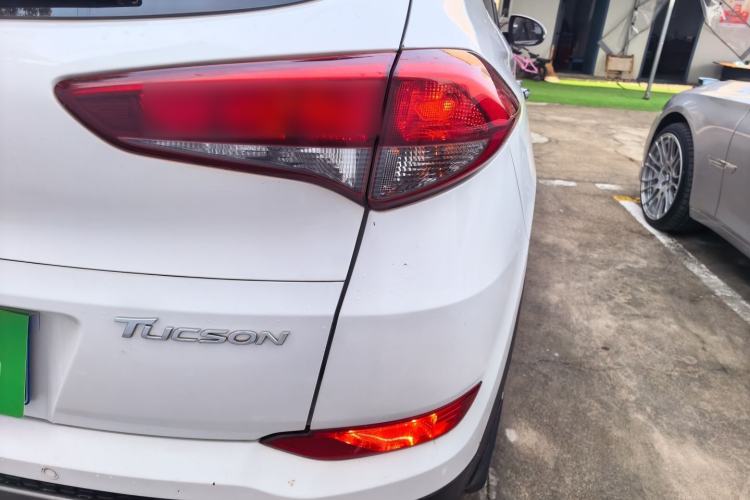 Used Hyundai Tucson 2015 1.6T Dual-Clutch Two-Wheel-Drive Smart Model Right Rear Taillight